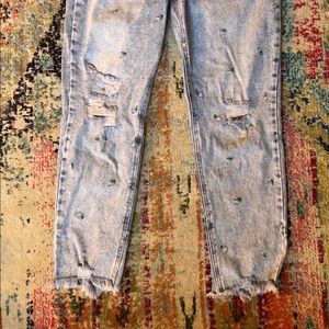 Distressed daisy embroidered cropped jeans